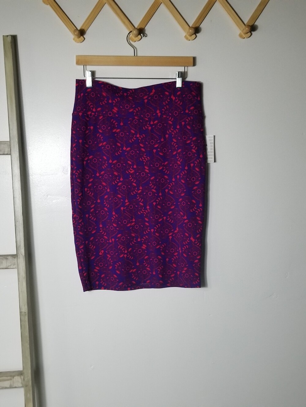 NWT LULAROE WOMEN'S PURPLE AND PINK CASSIE SKIRT SIZE LARGE